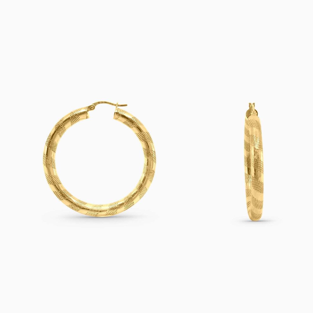 Aretes Argolla Lisa Textura Cuadriculada en 10k Daisy Joyeria