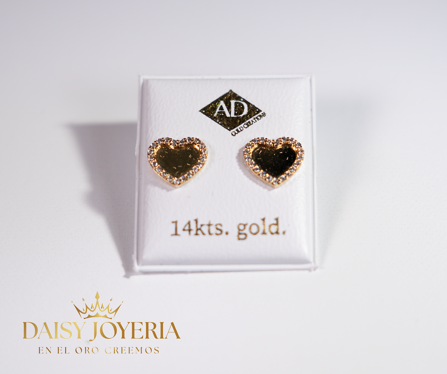 Corazón pequeño con detalles de piedras 14k